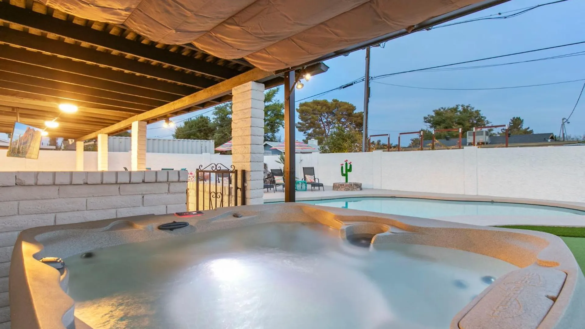 Old Town Oasis Wheated Pool, Hot Tub, & Fire Pit Βίλα Σκότσντεϊλ 0*,  Ηνωμένες Πολιτείες της Αμερικής